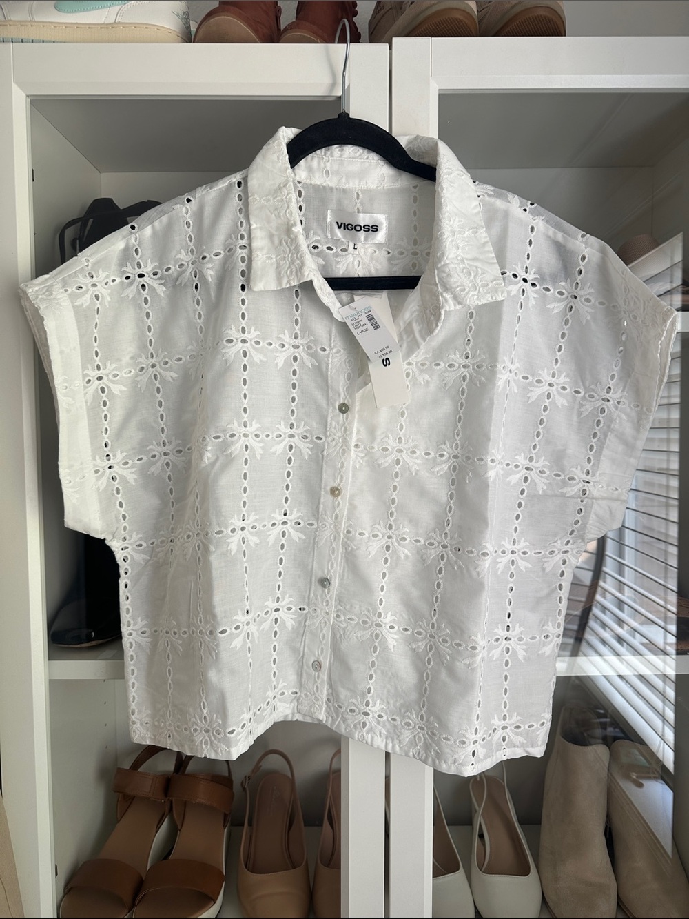 Vigoss White Embroidered Eyelet Button-Up Cropped Top Large